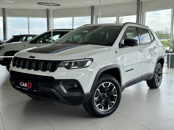 Jeep Compass 4xe 240 TrailHawk MaxVýbav