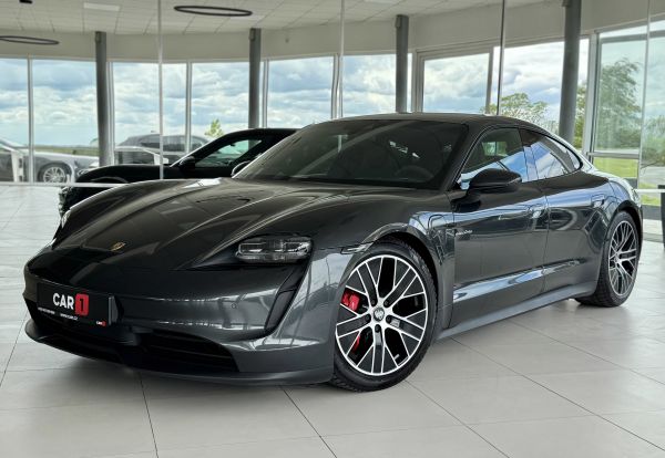 Porsche Taycan 4S Performance Panorama